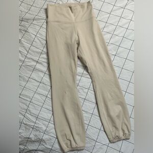 Aerie Offline Hugger High Waist Cinch Yoga Pants in Cake Batter | Cream | Sz: M